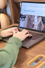 Kép betöltése a galériamegjelenítőbe: NOHRD Bordásfal Asztal