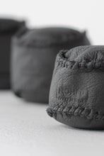 Kép betöltése a galériamegjelenítőbe: NOHRD HaptikBall - 650 gr, Feketebőr