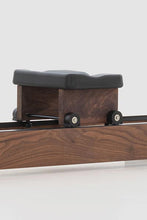 Kép betöltése a galériamegjelenítőbe: WaterRower Performance Ergométer - Diófa