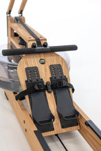Kép betöltése a galériamegjelenítőbe: WaterRower Performance Ergométer - Tölgyfa