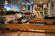 Kép betöltése a galériamegjelenítőbe: WaterRower Natural Ash/Kőrisfa evezőpad fitnesz
