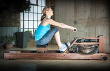 Kép betöltése a galériamegjelenítőbe: WaterRower S4 Classic - Diófa
