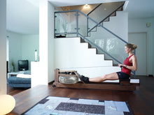 Kép betöltése a galériamegjelenítőbe: WaterRower S4 Classic - Diófa
